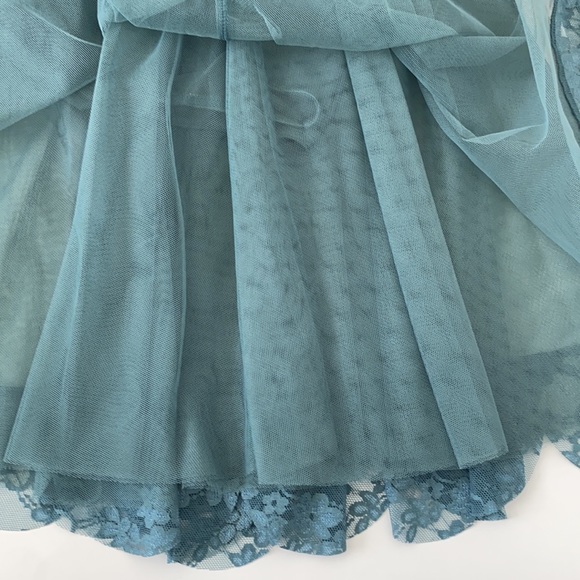 Weisman Two piece crop top and skirt - Picture 5 of 11